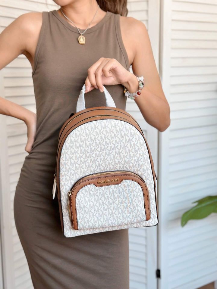 JuzBeauty_JuzBeautyMalaysia_JuzPretty_Authentic_Kbeauty_Malaysia_Skin_Care_Cosmetics_Jbeauty_Health_Care_korean_streetwear_US_Luxury_MICHAEL KORS 35S2G8TB2B Jaycee Medium Logo Backpack In Vanilla 背包1