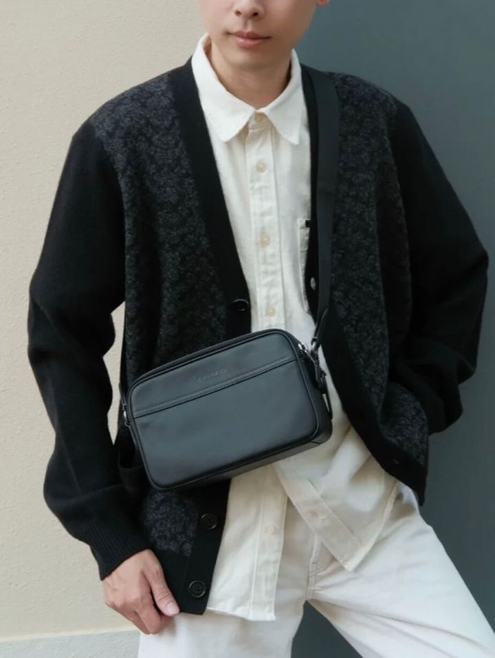 JuzBeauty_JuzBeautyMalaysia_JuzPretty_Authentic_Kbeauty_Malaysia_Skin_Care_Cosmetics_Jbeauty_Health_Care_korean_streetwear_US_Luxury_COACH CX140 Graham Crossbody Bag In Black 男款斜挎包9