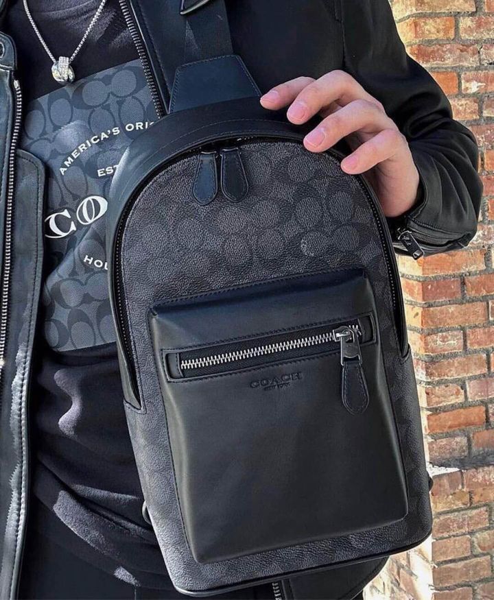 JuzBeauty_JuzBeautyMalaysia_JuzPretty_Authentic_Kbeauty_Malaysia_Skin_Care_Cosmetics_Jbeauty_Health_Care_korean_streetwear_US_Luxury_COACH CV924 West Pack In Signature Canvas In Black 男款胸包2