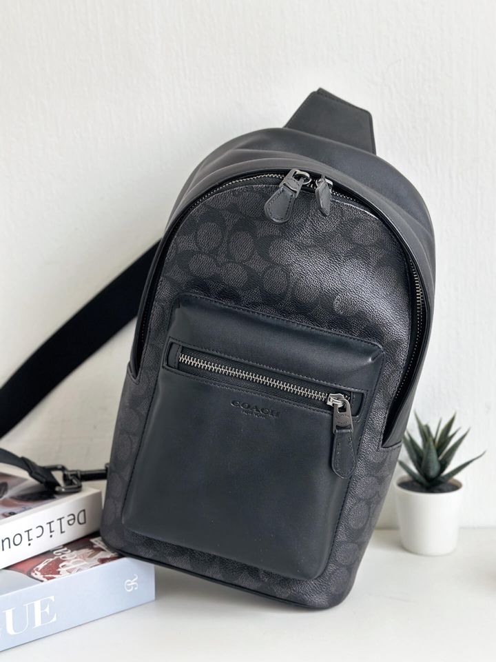 JuzBeauty_JuzBeautyMalaysia_JuzPretty_Authentic_Kbeauty_Malaysia_Skin_Care_Cosmetics_Jbeauty_Health_Care_korean_streetwear_US_Luxury_COACH CV924 West Pack In Signature Canvas In Black 男款胸包3