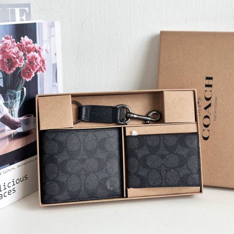 JuzBeauty_JuzBeautyMalaysia_JuzPretty_Authentic_Kbeauty_Malaysia_Skin_Care_Cosmetics_Jbeauty_Health_Care_korean_streetwear_US_Luxury_COACH CW344 Boxed 3 In 1 Wallet Gift Set In Signature Canvas In Charcoal Black 男款钱包卡包礼盒1