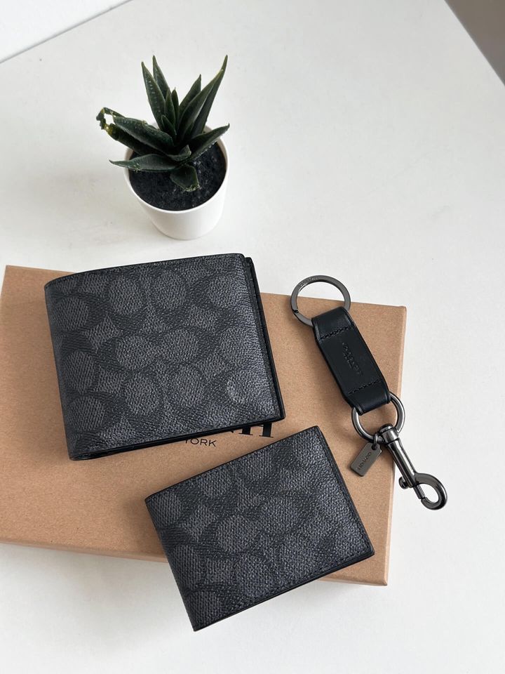 JuzBeauty_JuzBeautyMalaysia_JuzPretty_Authentic_Kbeauty_Malaysia_Skin_Care_Cosmetics_Jbeauty_Health_Care_korean_streetwear_US_Luxury_COACH CW344 Boxed 3 In 1 Wallet Gift Set In Signature Canvas In Charcoal Black 男款钱包卡包礼盒6