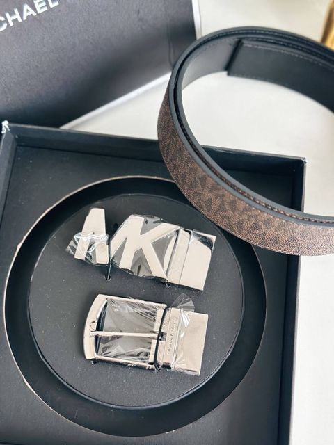 JuzBeauty_JuzBeautyMalaysia_JuzPretty_Authentic_Kbeauty_Malaysia_Skin_Care_Cosmetics_Jbeauty_Health_Care_korean_streetwear_US_Luxury_MICHAEL KORS 36R4LBLY4B 4-In-1 Logo Belt Box Set In Signature Black Brown 男款腰带礼盒3