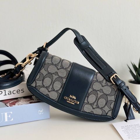 JuzBeauty_JuzBeautyMalaysia_JuzPretty_Authentic_Kbeauty_Malaysia_Skin_Care_Cosmetics_Jbeauty_Health_Care_korean_streetwear_US_Luxury_COACH CU985 Andrea Small Shoulder Bag In Signature Jacquard In Im/Navy/Midnight Navy 斜挎包