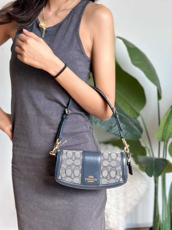 JuzBeauty_JuzBeautyMalaysia_JuzPretty_Authentic_Kbeauty_Malaysia_Skin_Care_Cosmetics_Jbeauty_Health_Care_korean_streetwear_US_Luxury_COACH CU985 Andrea Small Shoulder Bag In Signature Jacquard In Im/Navy/Midnight Navy 斜挎包