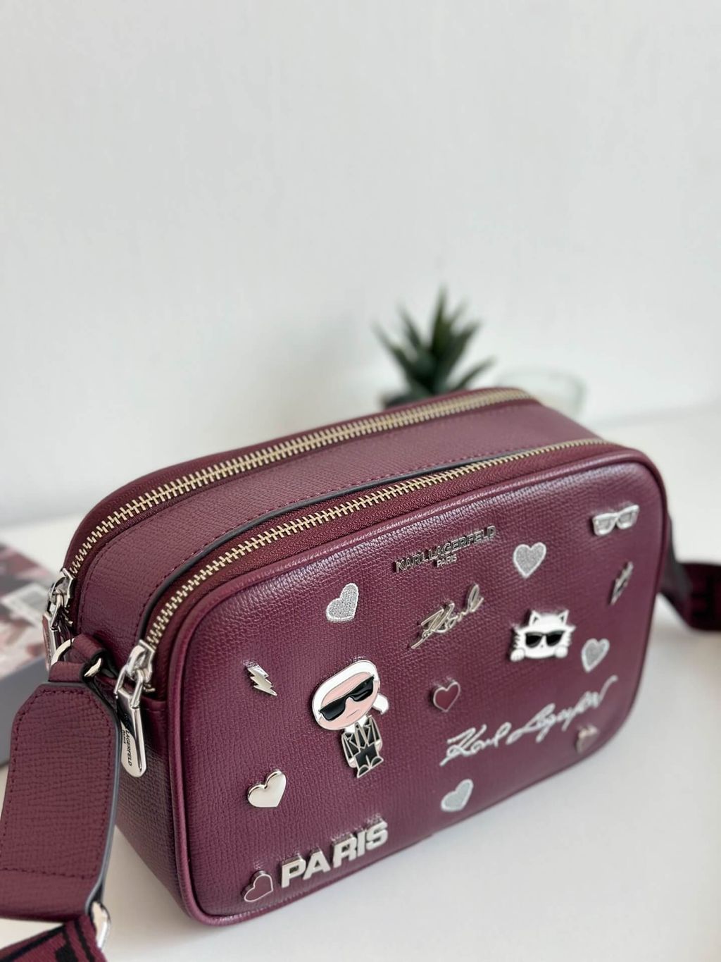 JuzBeauty_JuzBeautyMalaysia_JuzPretty_Authentic_Kbeauty_Malaysia_Skin_Care_Cosmetics_Jbeauty_Health_Care_korean_streetwear_US_Luxury_KARL LAGERFELD LH4EU9BJ Maybelle Cate Pins Crossbody Camera Bag In Barolo Wine 相机包