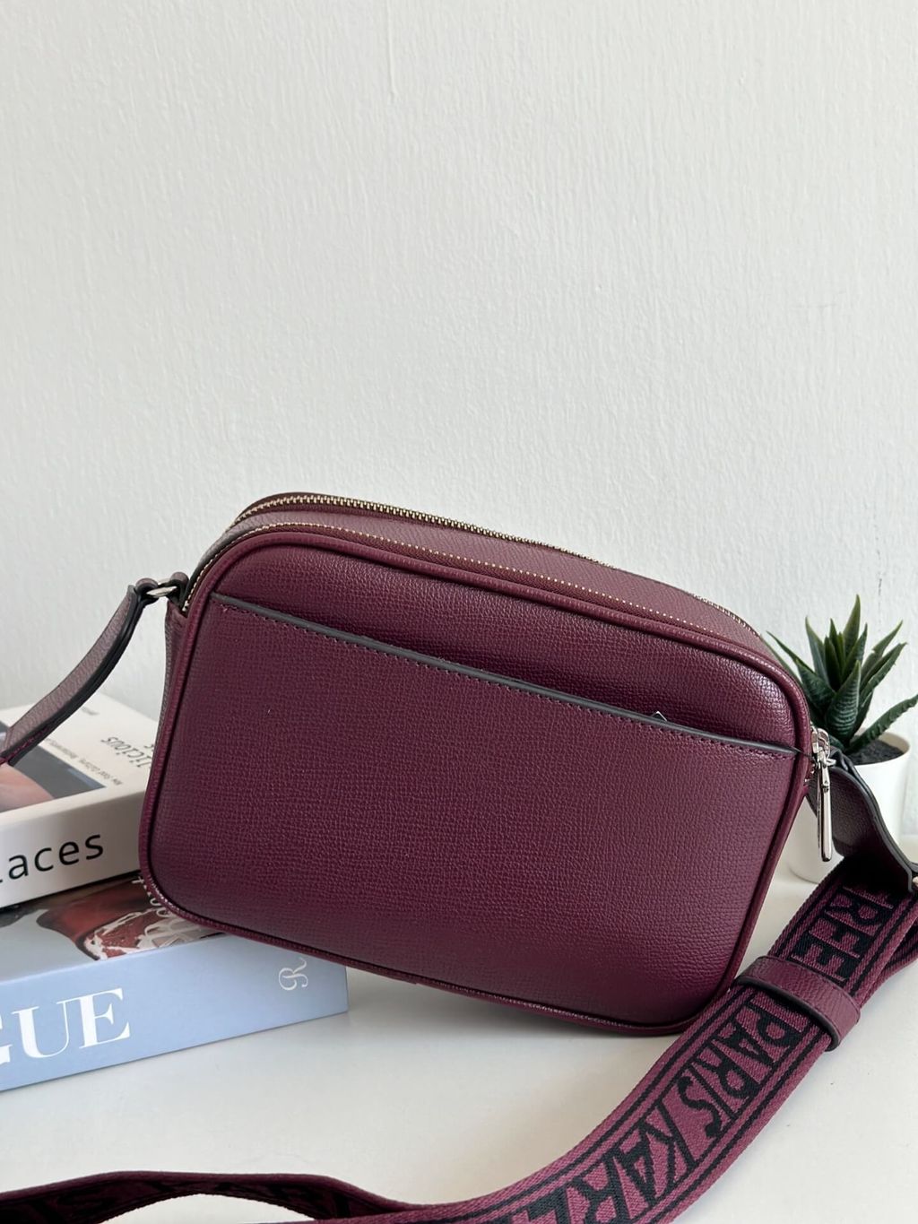 JuzBeauty_JuzBeautyMalaysia_JuzPretty_Authentic_Kbeauty_Malaysia_Skin_Care_Cosmetics_Jbeauty_Health_Care_korean_streetwear_US_Luxury_KARL LAGERFELD LH4EU9BJ Maybelle Cate Pins Crossbody Camera Bag In Barolo Wine 相机包