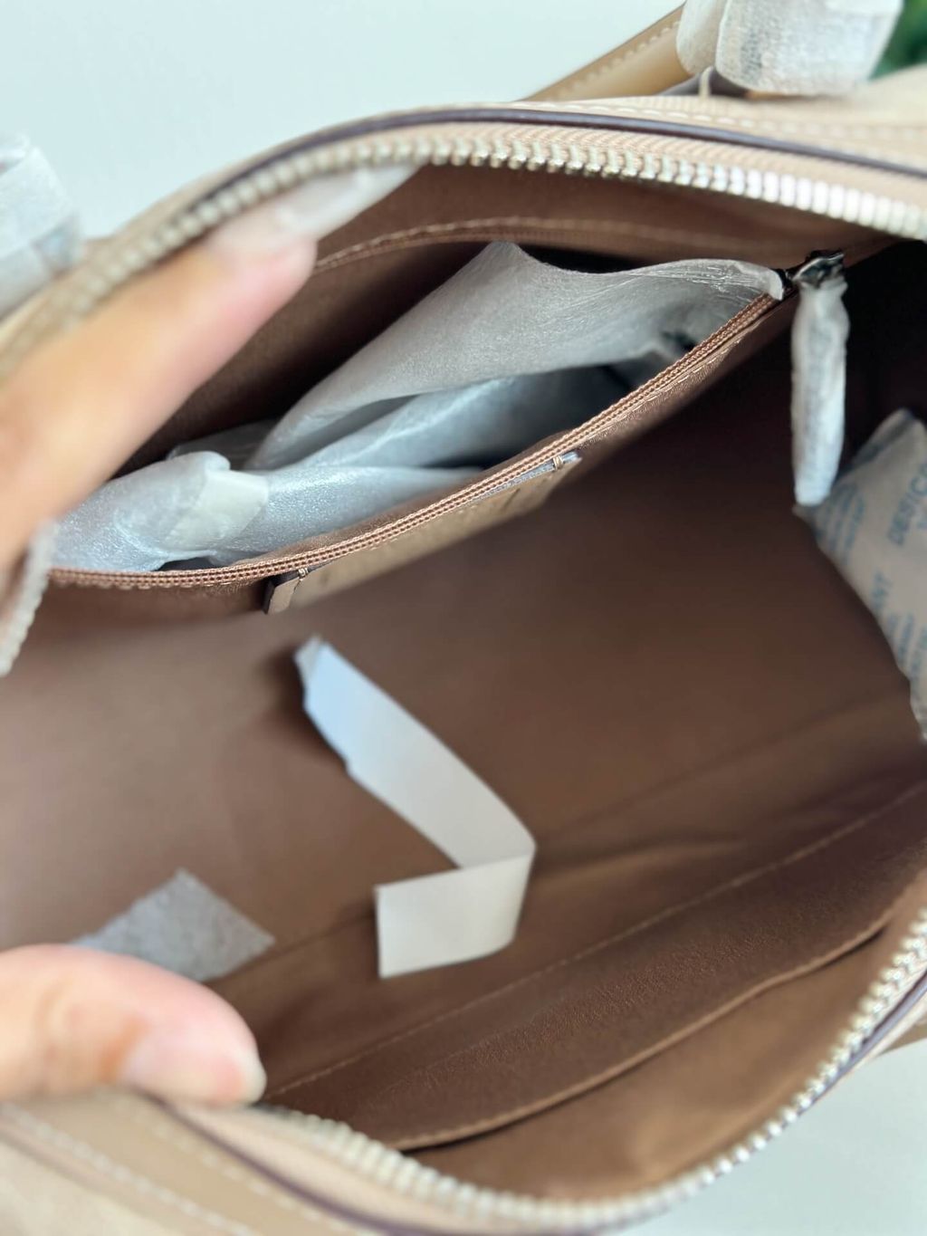 JuzBeauty_JuzBeautyMalaysia_JuzPretty_Authentic_Kbeauty_Malaysia_Skin_Care_Cosmetics_Jbeauty_Health_Care_korean_streetwear_US_Luxury_COACH CW376 Rowan Satchel Bag In Signature Canvas Sv:Sand:Taupe 枕头包8
