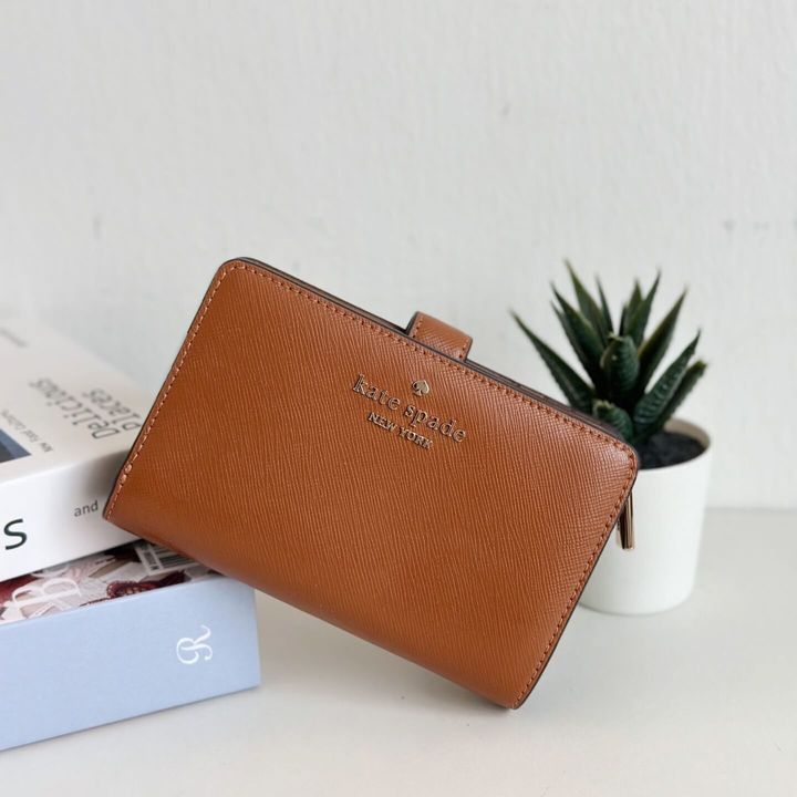 JuzBeauty_JuzBeautyMalaysia_JuzPretty_Authentic_Kbeauty_Malaysia_Skin_Care_Cosmetics_Jbeauty_Health_Care_korean_streetwear_US_Luxury_KATE SPADE KC580 Madison Medium Compact Bifold Wallet In Cavern Clay 女款钱包1