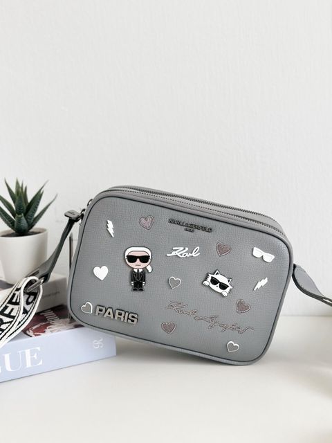 JuzBeauty_JuzBeautyMalaysia_JuzPretty_Authentic_Kbeauty_Malaysia_Skin_Care_Cosmetics_Jbeauty_Health_Care_korean_streetwear_US_Luxury_KARL LAGERFELD LH4EU9BJ Maybelle Charm Logo Camera Bag 相机包5