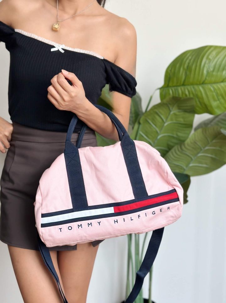 JuzBeauty_JuzBeautyMalaysia_JuzPretty_Authentic_Kbeauty_Malaysia_Skin_Care_Cosmetics_Jbeauty_Health_Care_korean_streetwear_US_Luxury_TOMMY HILFIGER DH87886661 Gym:Travel Bag In Pink 旅行包2