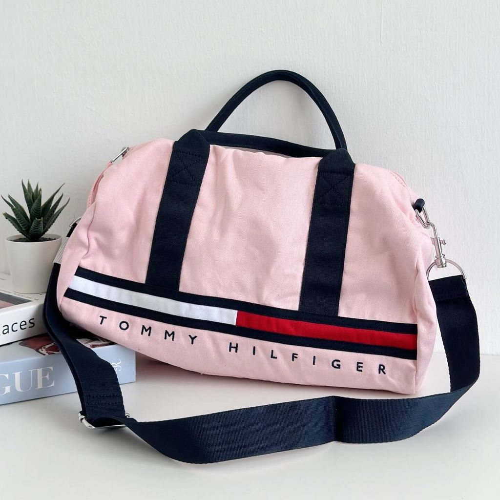 JuzBeauty_JuzBeautyMalaysia_JuzPretty_Authentic_Kbeauty_Malaysia_Skin_Care_Cosmetics_Jbeauty_Health_Care_korean_streetwear_US_Luxury_TOMMY HILFIGER DH87886661 Gym:Travel Bag In Pink 旅行包1