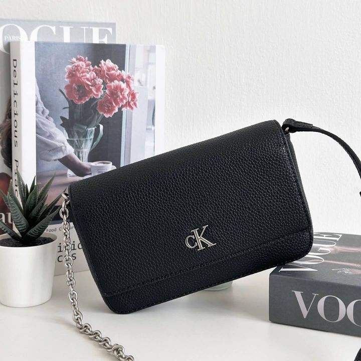Cosmetics_Jbeauty_Health_Care_korean_streetwear_US_Luxury_CALVIN KLEIN SP40599256 Flap Crossbody Woc Camera Bag In Black 斜挎包3