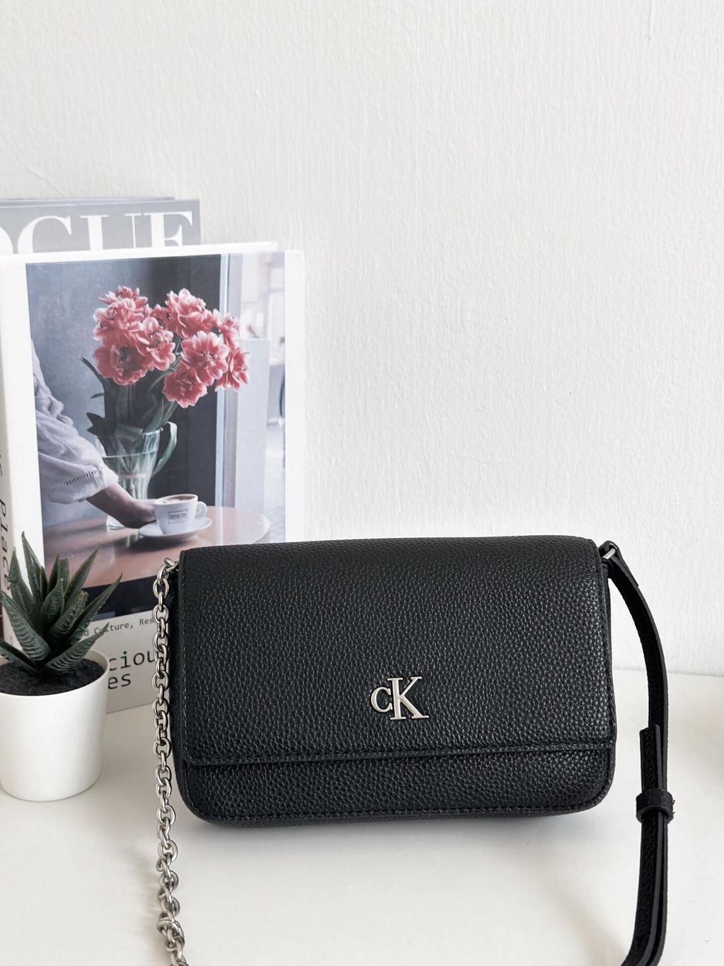 Cosmetics_Jbeauty_Health_Care_korean_streetwear_US_Luxury_CALVIN KLEIN SP40599256 Flap Crossbody Woc Camera Bag In Black 斜挎包4