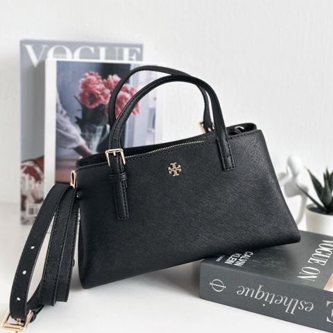 JuzBeauty_JuzBeautyMalaysia_JuzPretty_Authentic_Kbeauty_Malaysia_Skin_Care_Cosmetics_Jbeauty_Health_Care_korean_streetwear_US_Luxury_TORY BURCH 146394 Emerson Mini Tote Crossbody Bag In Black 戴妃包1