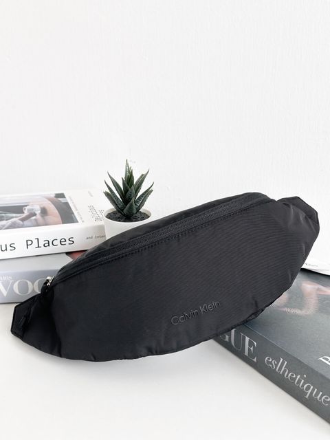 JuzBeauty_JuzBeautyMalaysia_JuzPretty_Authentic_Kbeauty_Malaysia_Skin_Care_Cosmetics_Jbeauty_Health_Care_korean_streetwear_US_Luxury_CALVIN KLEIN SP40599519 Nylon Sport Belt Bag In Black 男款胸包1