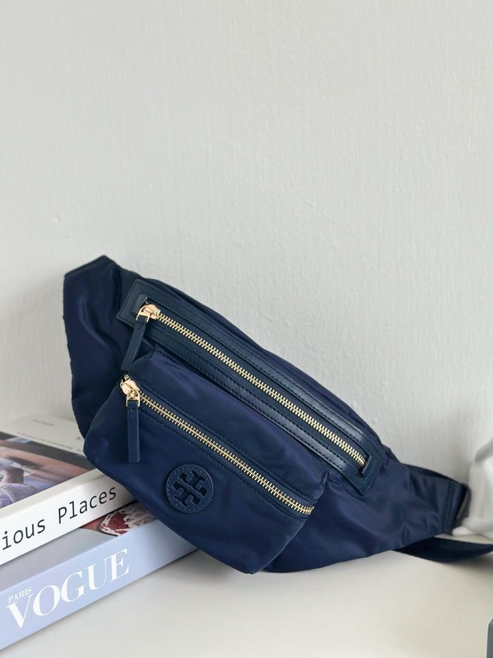 JuzBeauty_JuzBeautyMalaysia_JuzPretty_Authentic_Kbeauty_Malaysia_Skin_Care_Cosmetics_Jbeauty_Health_Care_korean_streetwear_US_Luxury_TORY BURCH 161103 Nylon Belt Bag In Navy 胸包4