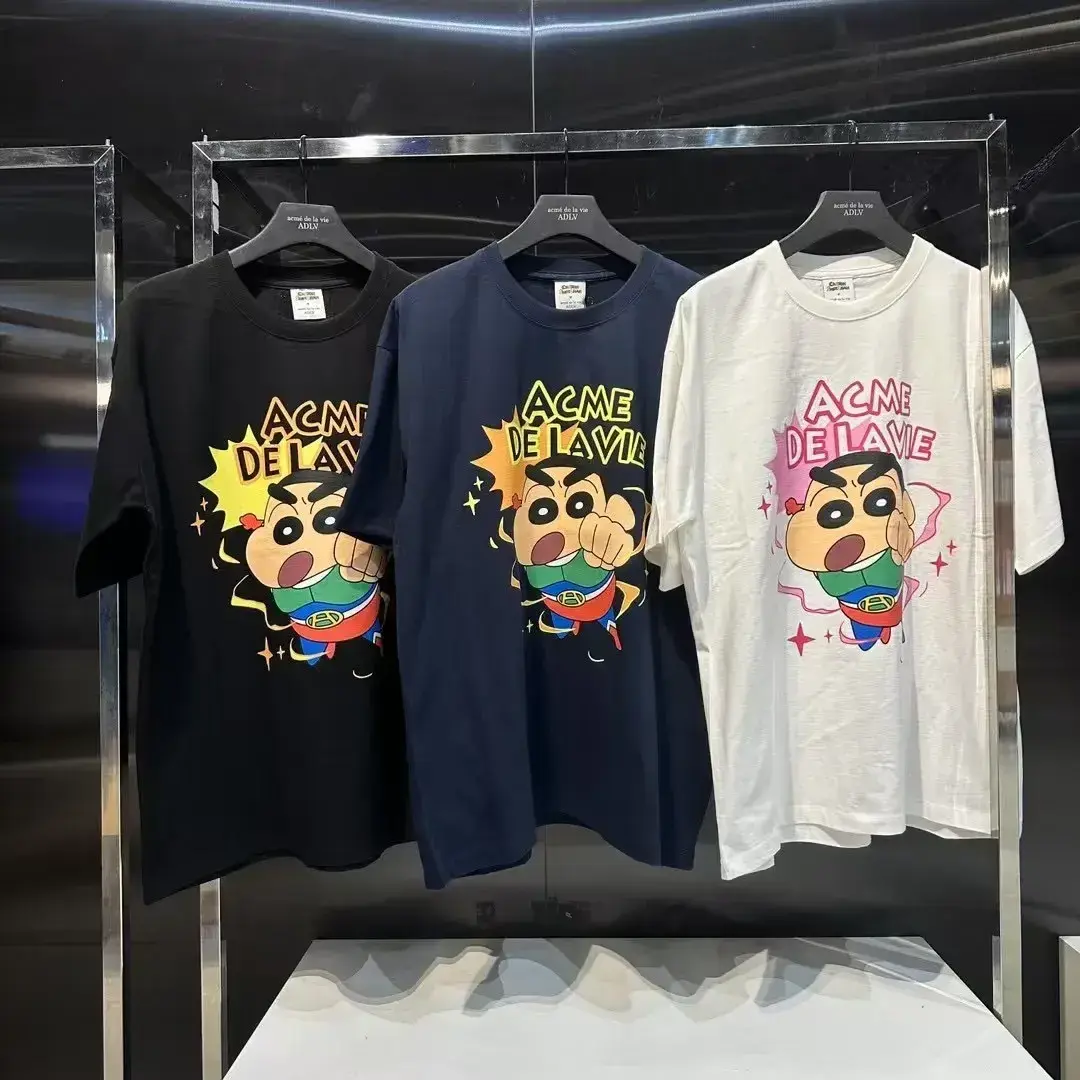 【ADLV】 ACTION KAMEN SHINCHAN SHORT SLEEVE T-SHIRT acmé de la vie Action Kamen Shinchan T-Shirt – Black Short