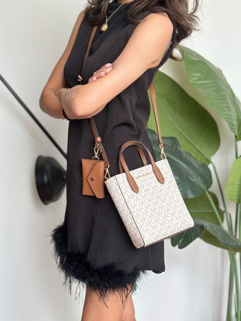 JuzBeauty_JuzBeautyMalaysia_JuzPretty_Authentic_Kbeauty_Malaysia_Skin_Care_Cosmetics_Jbeauty_Health_Care_korean_streetwear_US_Luxury_MICHAEL KORS 35F4G2VC0B Vincent Extra-small Logo Crossbody Bag With Card Case In Vanilla 琴谱包 卡包2