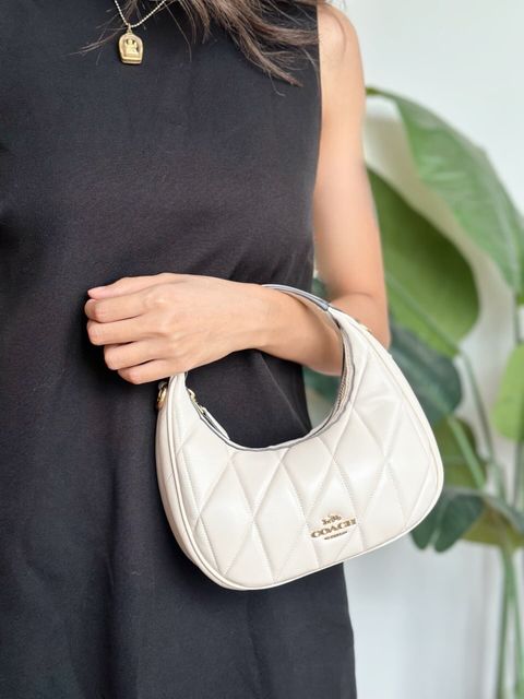 JuzBeauty_JuzBeautyMalaysia_JuzPretty_Authentic_Kbeauty_Malaysia_Skin_Care_Cosmetics_Jbeauty_Health_Care_korean_streetwear_US_Luxury_COACH CY710 Carmen Mini Crossbody Bag With Quilting In Im-Chalk 月牙包4