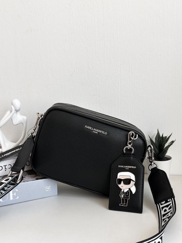 JuzBeauty_JuzBeautyMalaysia_JuzPretty_Authentic_Kbeauty_Malaysia_Skin_Care_Cosmetics_Jbeauty_Health_Care_korean_streetwear_US_Luxury_KARL LAGERFELD LH7ER9BJ Maybelle Karl Head Tag Crossbody In Black 相机包2