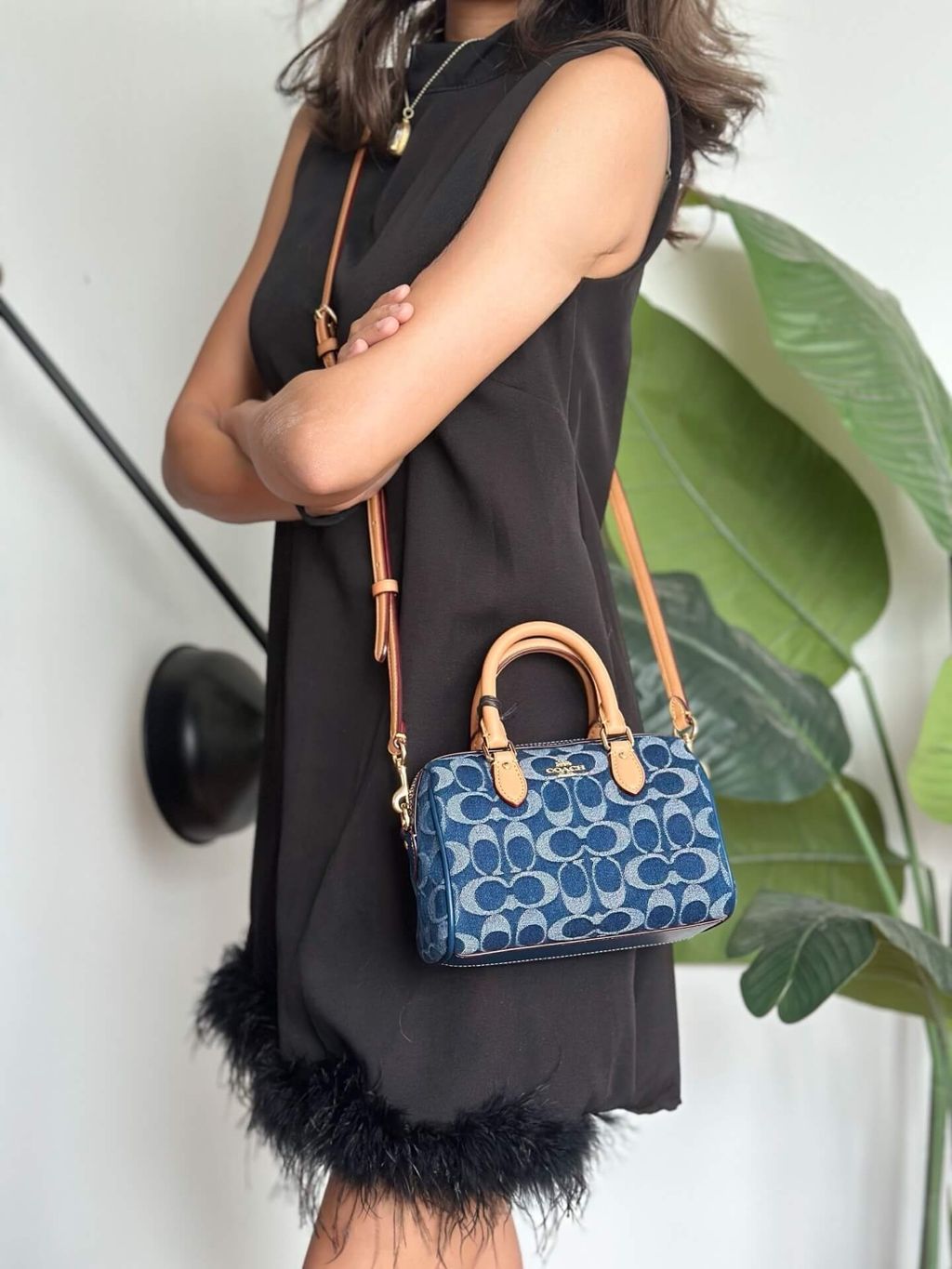 JuzBeauty_JuzBeautyMalaysia_JuzPretty_Authentic_Kbeauty_Malaysia_Skin_Care_Cosmetics_Jbeauty_Health_Care_korean_streetwear_US_Luxury_COACH CY742 Mini Rowan Crossbody Bag In Signature Denim 迷你枕头包3