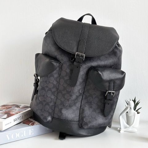 JuzBeauty_JuzBeautyMalaysia_JuzPretty_Authentic_Kbeauty_Malaysia_Skin_Care_Cosmetics_Jbeauty_Health_Care_korean_streetwear_US_Luxury_COACH CW211 Warner Backpack In Signature Canvas Charcoal:Black 男款背包2