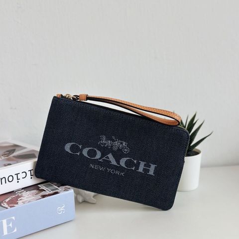 JuzBeauty_JuzBeautyMalaysia_JuzPretty_Authentic_Kbeauty_Malaysia_Skin_Care_Cosmetics_Jbeauty_Health_Care_korean_streetwear_US_Luxury_COACH C8311 Large Corner Zip Wristlet In Denim 手拿包1
