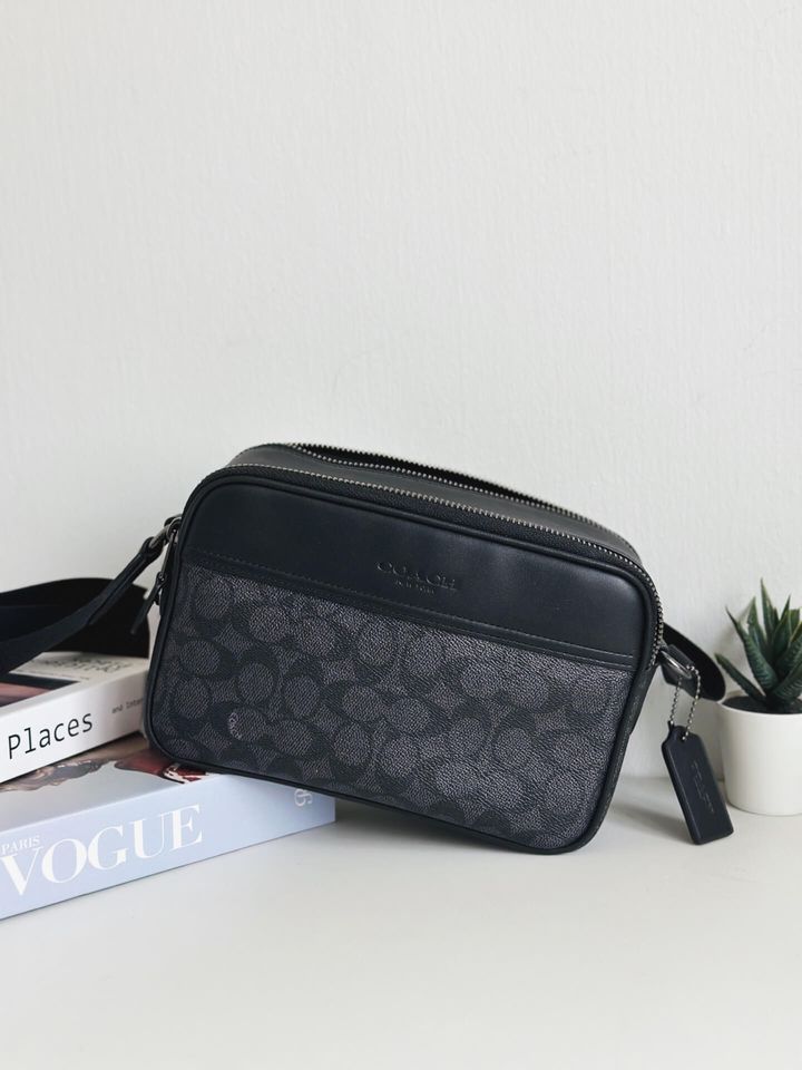 JuzBeauty_JuzBeautyMalaysia_JuzPretty_Authentic_Kbeauty_Malaysia_Skin_Care_Cosmetics_Jbeauty_Health_Care_korean_streetwear_US_Luxury_COACH CV921 Graham Crossbody Bag In Signature Canvas Charcoal Black 斜挎包1