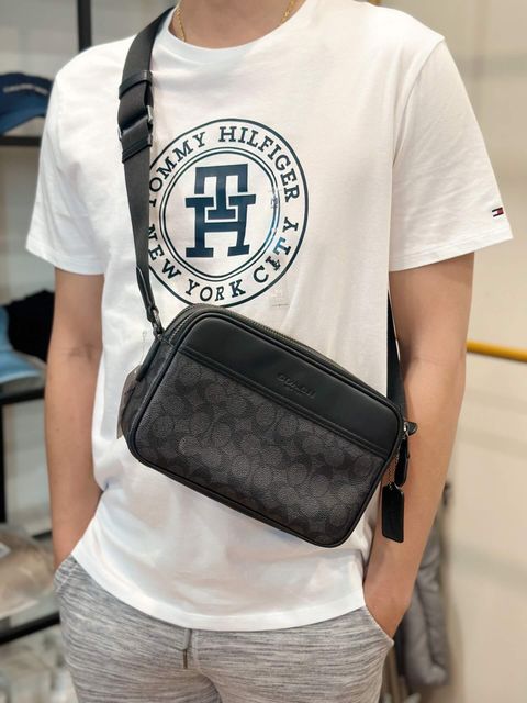 JuzBeauty_JuzBeautyMalaysia_JuzPretty_Authentic_Kbeauty_Malaysia_Skin_Care_Cosmetics_Jbeauty_Health_Care_korean_streetwear_US_Luxury_COACH CV921 Graham Crossbody Bag In Signature Canvas Charcoal Black 斜挎包4