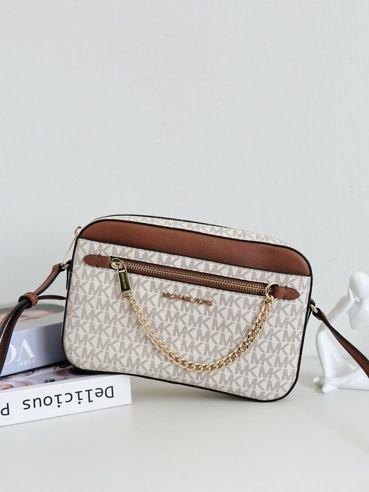 JuzBeauty_JuzBeautyMalaysia_JuzPretty_Authentic_Kbeauty_Malaysia_Skin_Care_Cosmetics_Jbeauty_Health_Care_korean_streetwear_US_Luxury_MICHAEL KORS 35S1GTTC9B Jet Set Large Logo Crossbody Bag In Vanilla 斜挎包2