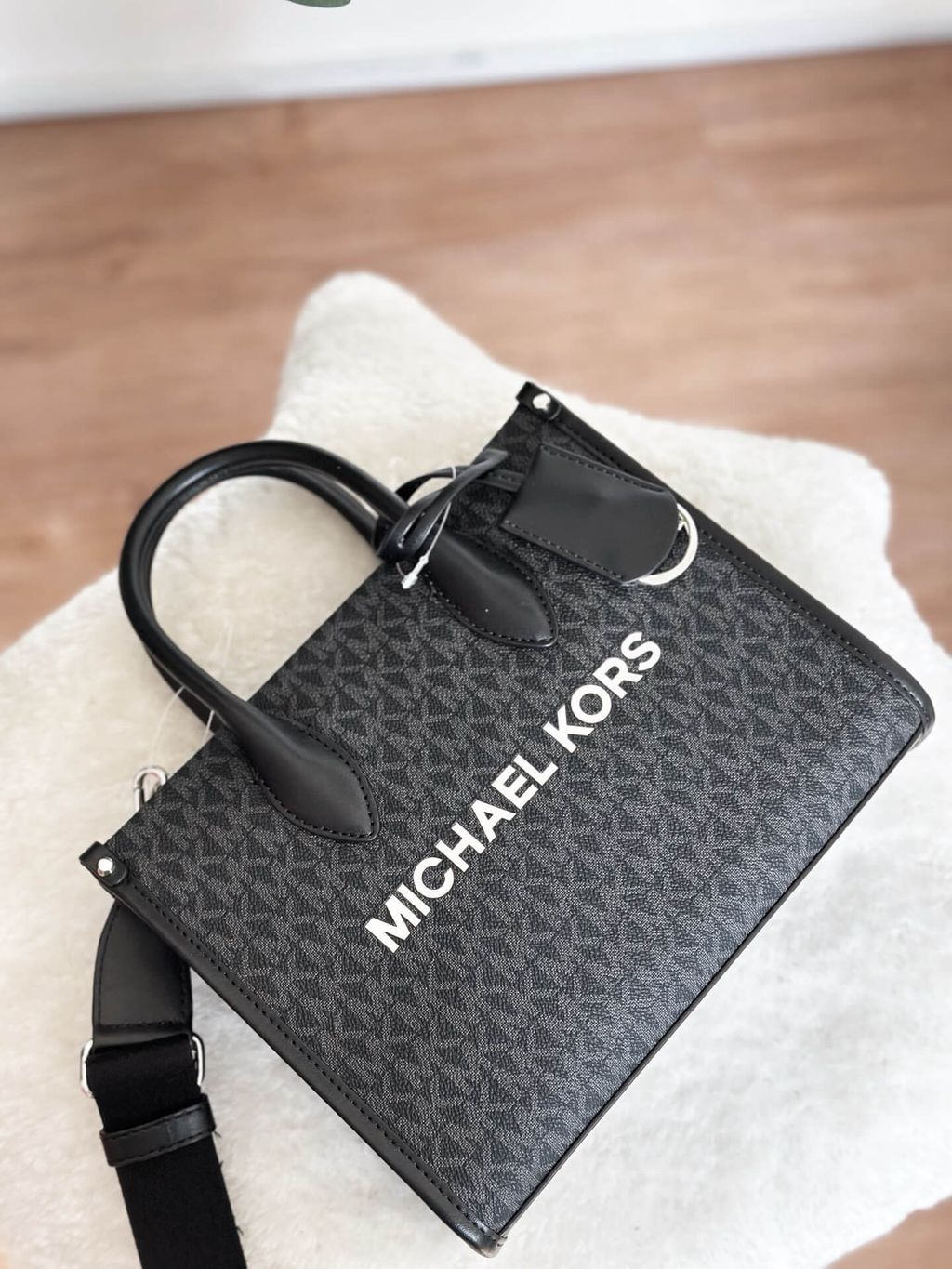 JuzBeauty_JuzBeautyMalaysia_JuzPretty_Authentic_Kbeauty_Malaysia_Skin_Care_Cosmetics_Jbeauty_Health_Care_korean_streetwear_US_Luxury_MICHAEL KORS 35R5S7ZT1B Mirella Small Signature Logo Crossbody Bag 斜挎包7