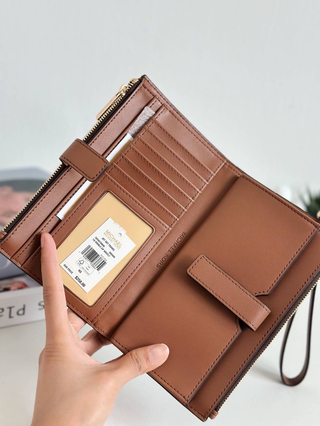 JuzBeauty_JuzBeautyMalaysia_JuzPretty_Authentic_Kbeauty_Malaysia_Skin_Care_Cosmetics_Jbeauty_Health_Care_korean_streetwear_US_Luxury_MICHAEL KORS 35F8GTVW0B Jet Set Travel  Large Double Zip Wristlet In Brown Acorn 女款手拿包4
