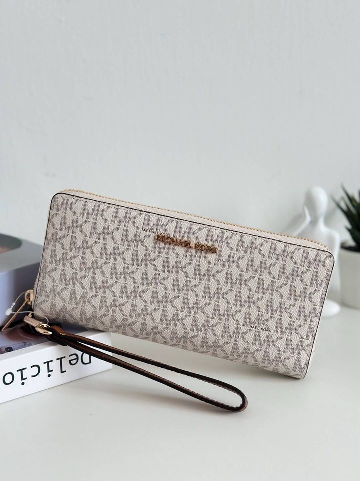 JuzBeauty_JuzBeautyMalaysia_JuzPretty_Authentic_Kbeauty_Malaysia_Skin_Care_Cosmetics_Jbeauty_Health_Care_korean_streetwear_US_Luxury_MICHAEL KORS 35F8GTVT3B Jet Set Travel Large Logo Continental Wristlet In Vanilla 女款长钱包4
