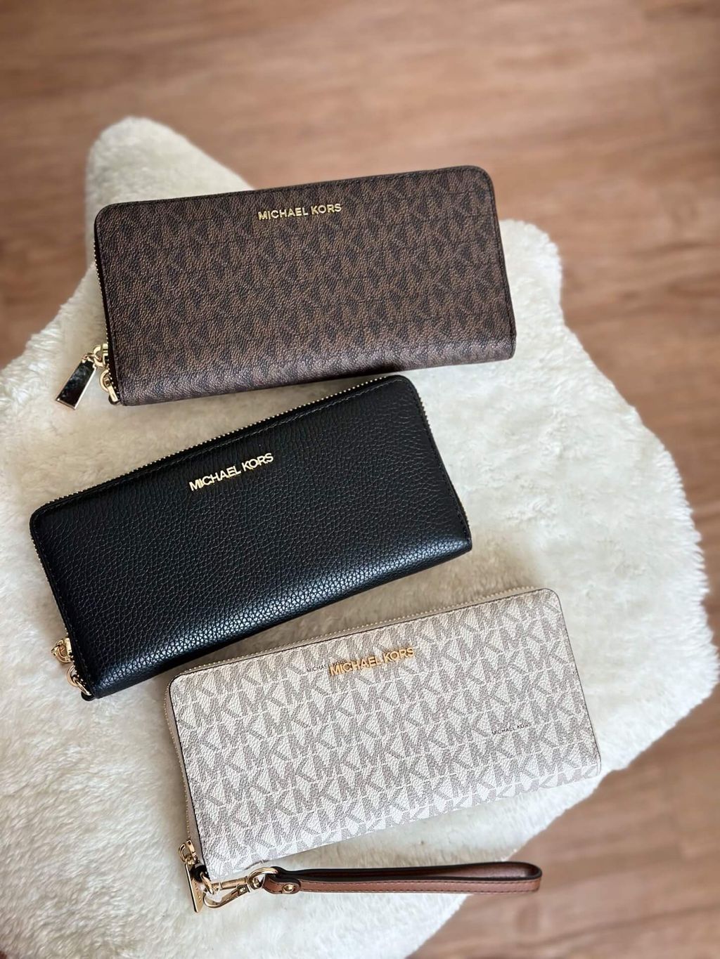 JuzBeauty_JuzBeautyMalaysia_JuzPretty_Authentic_Kbeauty_Malaysia_Skin_Care_Cosmetics_Jbeauty_Health_Care_korean_streetwear_US_Luxury_MICHAEL KORS 35F8GTVT3B Jet Set Travel Large Logo Continental Wristlet In Vanilla 女款长钱包5