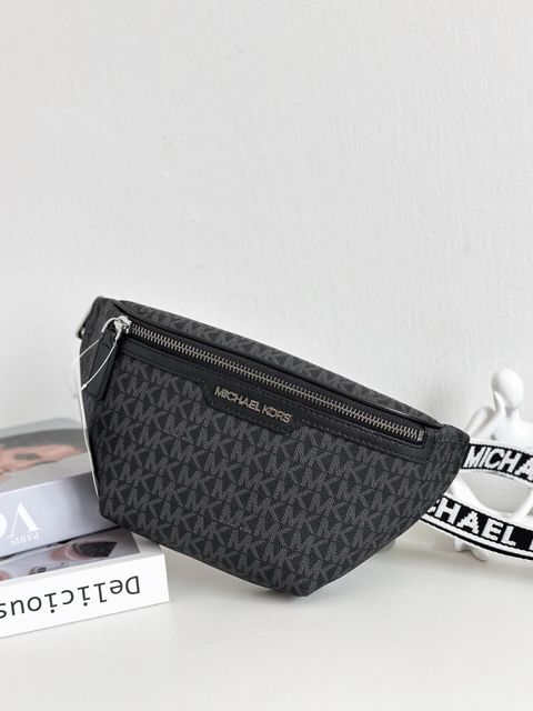 JuzBeauty_JuzBeautyMalaysia_JuzPretty_Authentic_Kbeauty_Malaysia_Skin_Care_Cosmetics_Jbeauty_Health_Care_korean_streetwear_US_Luxury_MICHAEL KORS 37T4LCOY1B Cooper Mini Logo Belt Bag In Black 男款胸包4