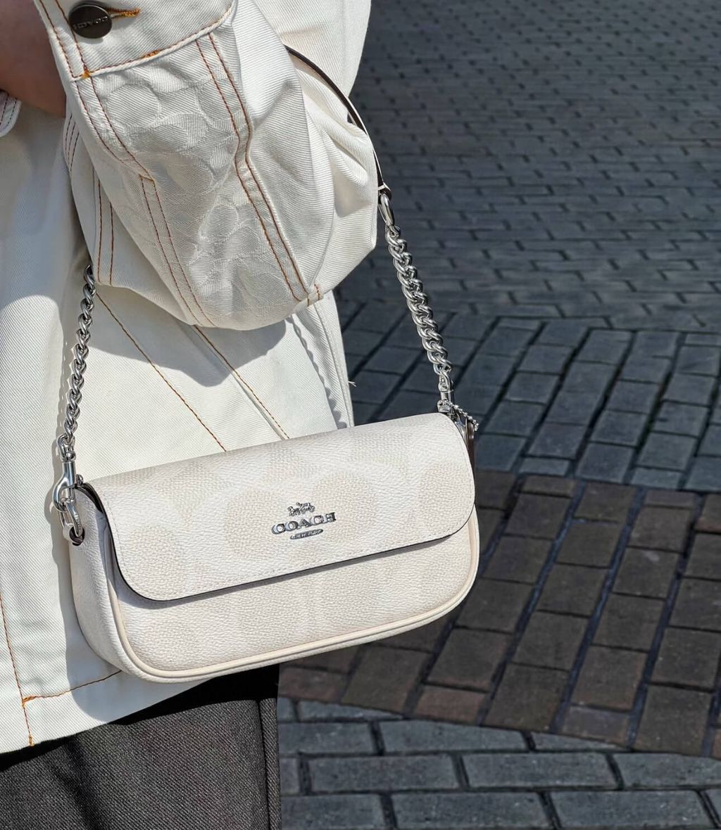 JuzBeauty_JuzBeautyMalaysia_JuzPretty_Authentic_Kbeauty_Malaysia_Skin_Care_Cosmetics_Jbeauty_Health_Care_korean_streetwear_US_Luxury_COACH CAN70 Hailey Flap Bag In Signature Canvas In White:Chalk 法棍包7