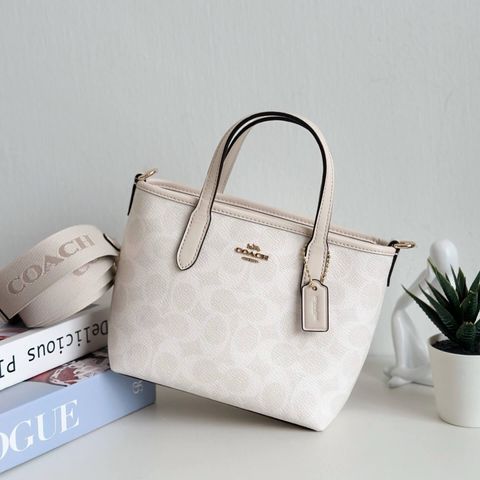 JuzBeauty_JuzBeautyMalaysia_JuzPretty_Authentic_Kbeauty_Malaysia_Skin_Care_Cosmetics_Jbeauty_Health_Care_korean_streetwear_US_Luxury_COACH CW032 City Mini Tote Bag In Signature Canvas In White:Chalk 托特包1