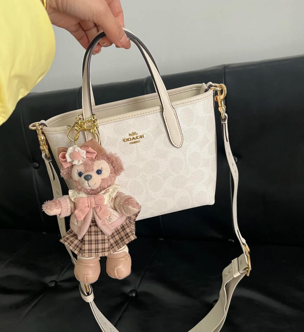 JuzBeauty_JuzBeautyMalaysia_JuzPretty_Authentic_Kbeauty_Malaysia_Skin_Care_Cosmetics_Jbeauty_Health_Care_korean_streetwear_US_Luxury_COACH CW032 City Mini Tote Bag In Signature Canvas In White:Chalk 托特包6