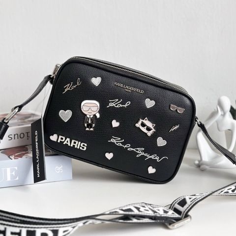 JuzBeauty_JuzBeautyMalaysia_JuzPretty_Authentic_Kbeauty_Malaysia_Skin_Care_Cosmetics_Jbeauty_Health_Care_korean_streetwear_US_Luxury_KARL LAGERFELD LH4EU9BJ Maybelle Letter Camera Crossbody Bag In Black Shimmer 相机包1