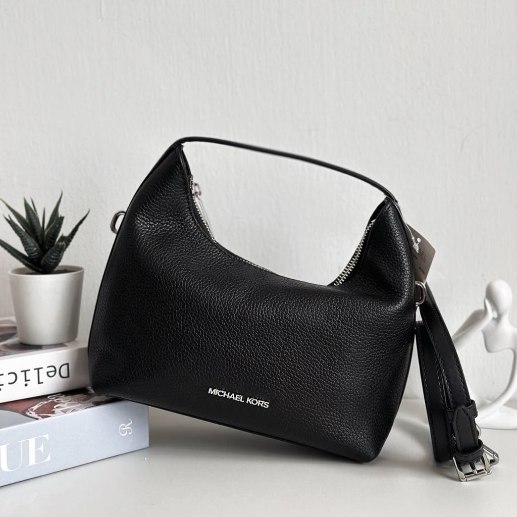 JuzBeauty_JuzBeautyMalaysia_JuzPretty_Authentic_Kbeauty_Malaysia_Skin_Care_Cosmetics_Jbeauty_Health_Care_korean_streetwear_US_Luxury_MICHAEL KORS 35F4S7YM1L Ember Small Messenger Bag In Black 牛角包1