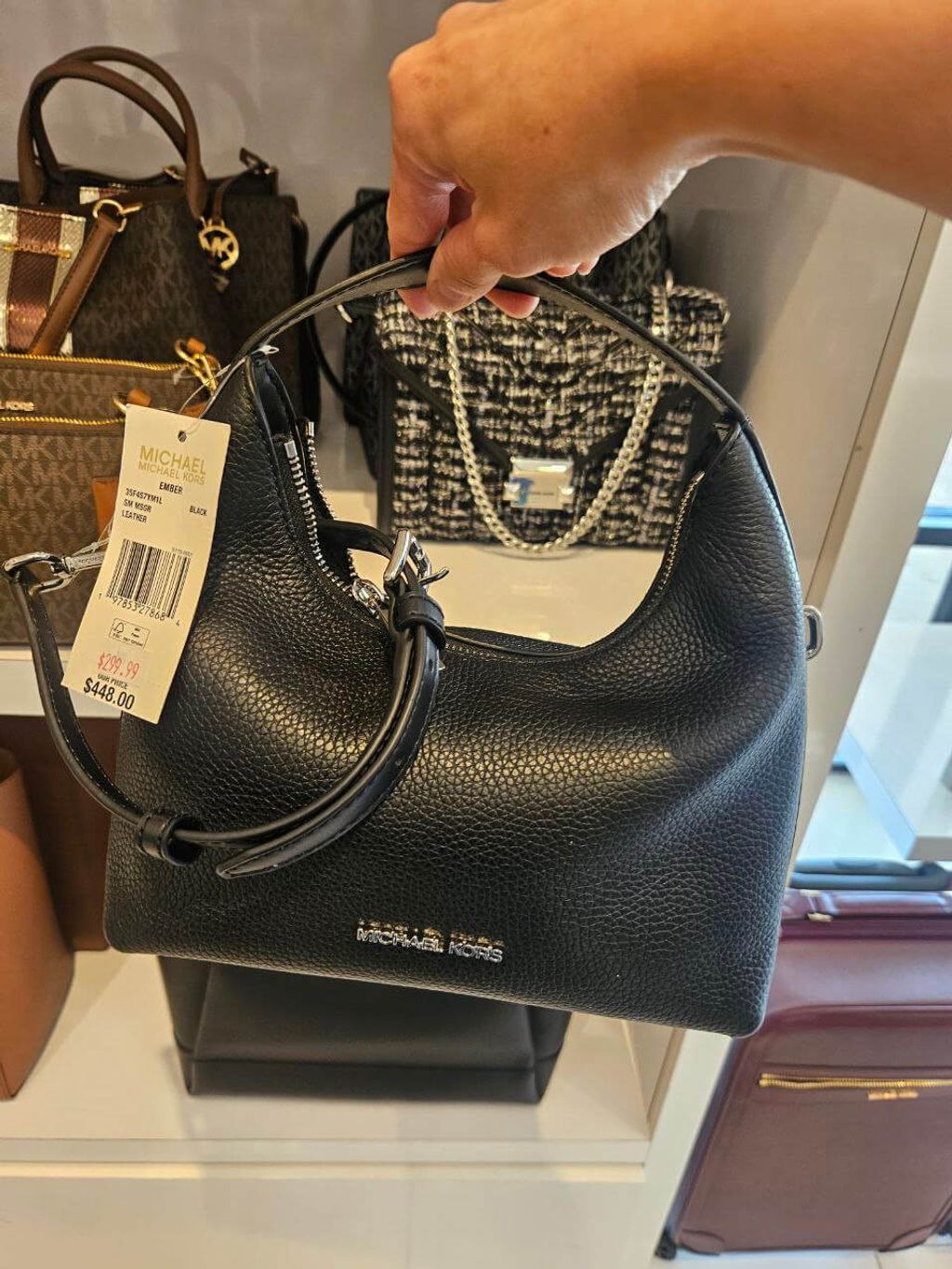 JuzBeauty_JuzBeautyMalaysia_JuzPretty_Authentic_Kbeauty_Malaysia_Skin_Care_Cosmetics_Jbeauty_Health_Care_korean_streetwear_US_Luxury_MICHAEL KORS 35F4S7YM1L Ember Small Messenger Bag In Black 牛角包3