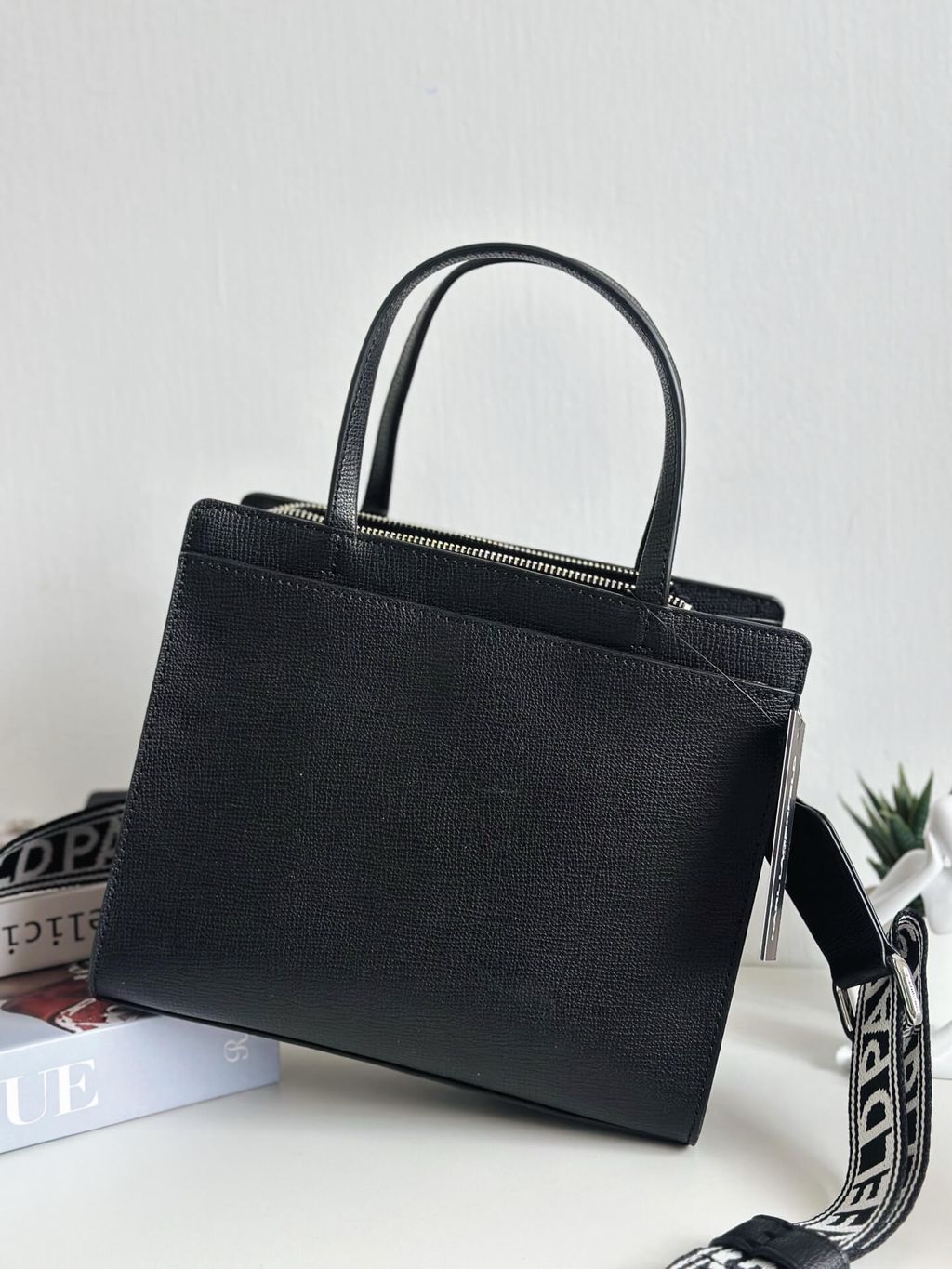 JuzBeauty_JuzBeautyMalaysia_JuzPretty_Authentic_Kbeauty_Malaysia_Skin_Care_Cosmetics_Jbeauty_Health_Care_korean_streetwear_US_Luxury_KARL LAGERFELD LH4DU8BJ Maybelle Satchel with Pins In Black 剑桥包4