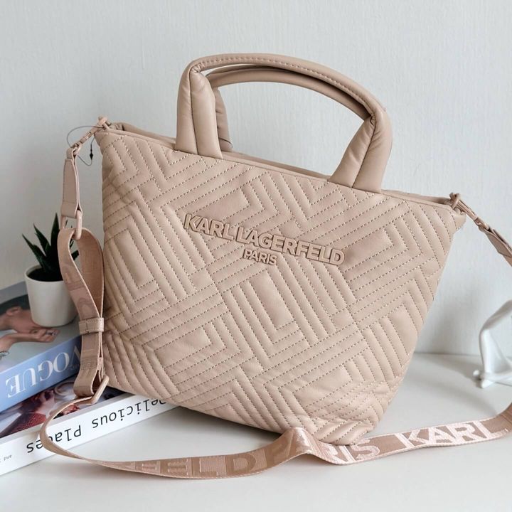 JuzBeauty_JuzBeautyMalaysia_JuzPretty_Authentic_Kbeauty_Malaysia_Skin_Care_Cosmetics_Jbeauty_Health_Care_korean_streetwear_US_Luxury_KARL LAGERFELD LH5AZ4CX Voyage Small Nylon Tote Bag In Shell 托特包1