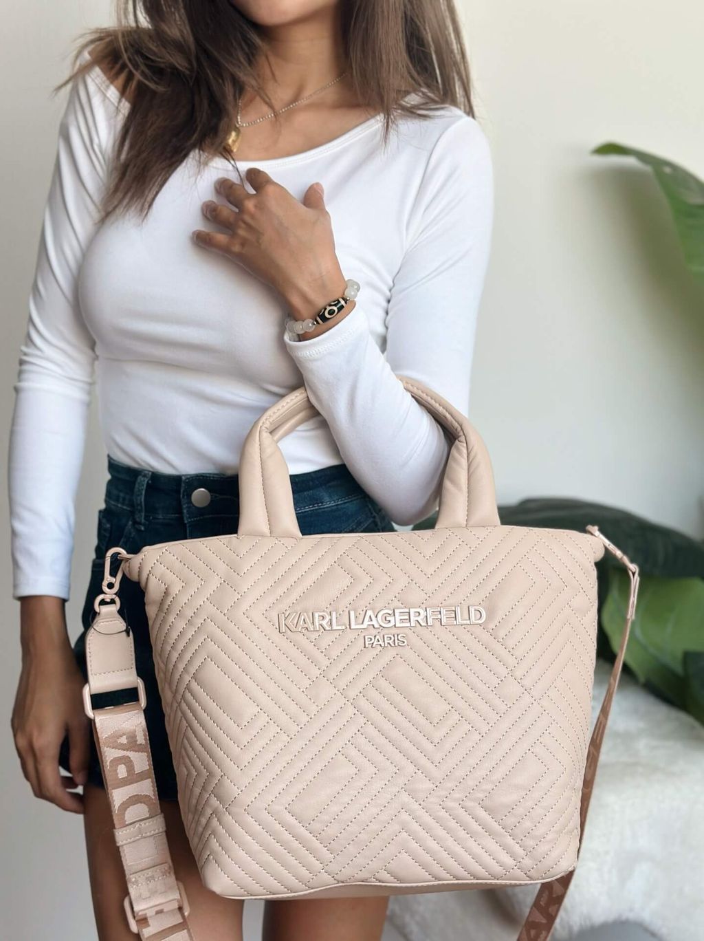JuzBeauty_JuzBeautyMalaysia_JuzPretty_Authentic_Kbeauty_Malaysia_Skin_Care_Cosmetics_Jbeauty_Health_Care_korean_streetwear_US_Luxury_KARL LAGERFELD LH5AZ4CX Voyage Small Nylon Tote Bag In Shell 托特包8