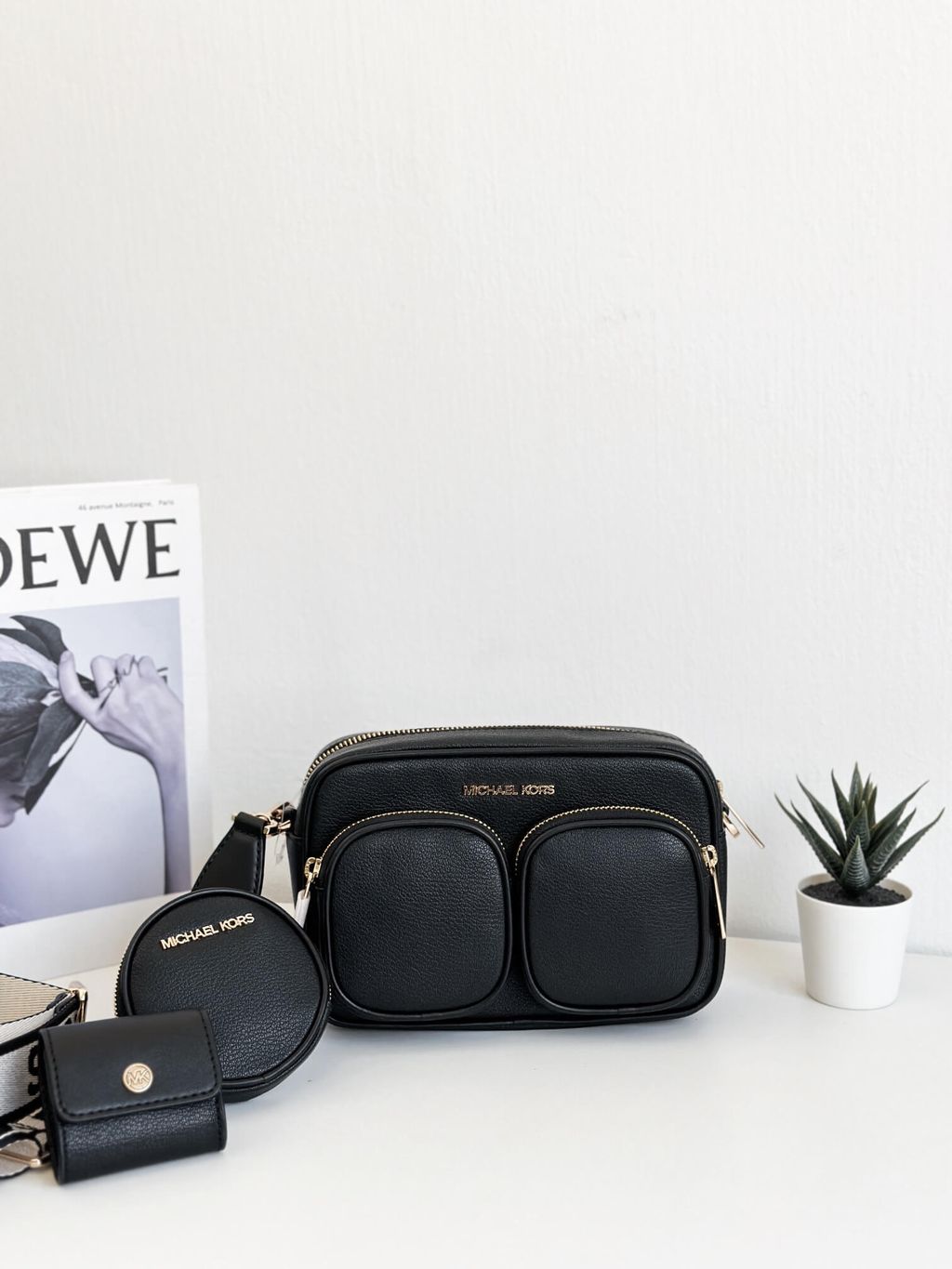 JuzBeauty_JuzBeautyMalaysia_JuzPretty_Authentic_Kbeauty_Malaysia_Skin_Care_Cosmetics_Jbeauty_Health_Care_korean_streetwear_US_Luxury_MICHAEL KORS 35S5GTTC2L Jet Set Travel Medium Leather Messenger Bag In Black 相机包6
