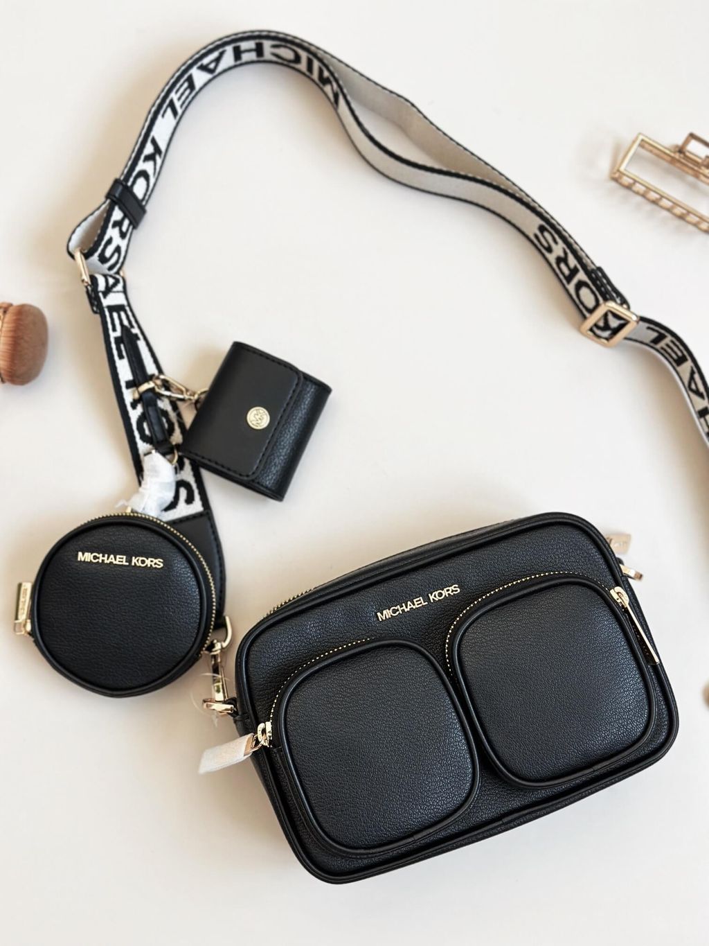 JuzBeauty_JuzBeautyMalaysia_JuzPretty_Authentic_Kbeauty_Malaysia_Skin_Care_Cosmetics_Jbeauty_Health_Care_korean_streetwear_US_Luxury_MICHAEL KORS 35S5GTTC2L Jet Set Travel Medium Leather Messenger Bag In Black 相机包4