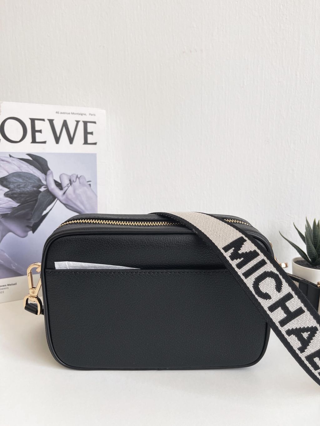 JuzBeauty_JuzBeautyMalaysia_JuzPretty_Authentic_Kbeauty_Malaysia_Skin_Care_Cosmetics_Jbeauty_Health_Care_korean_streetwear_US_Luxury_MICHAEL KORS 35S5GTTC2L Jet Set Travel Medium Leather Messenger Bag In Black 相机包7