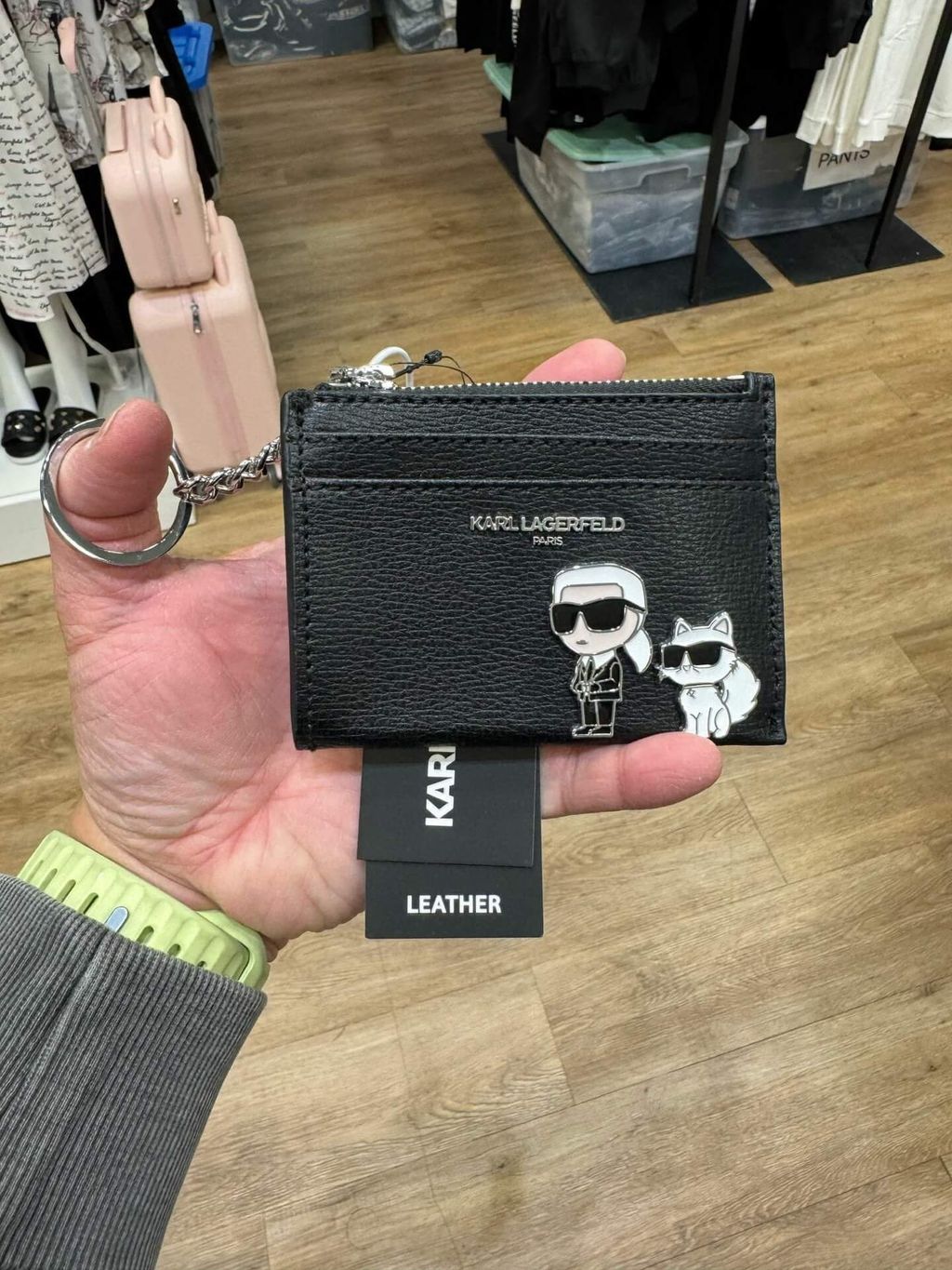 JuzBeauty_JuzBeautyMalaysia_JuzPretty_Authentic_Kbeauty_Malaysia_Skin_Care_Cosmetics_Jbeauty_Health_Care_korean_streetwear_US_Luxury_KARL LAGERFELD LH5Z08DE Zip Card Case In Black 卡包3
