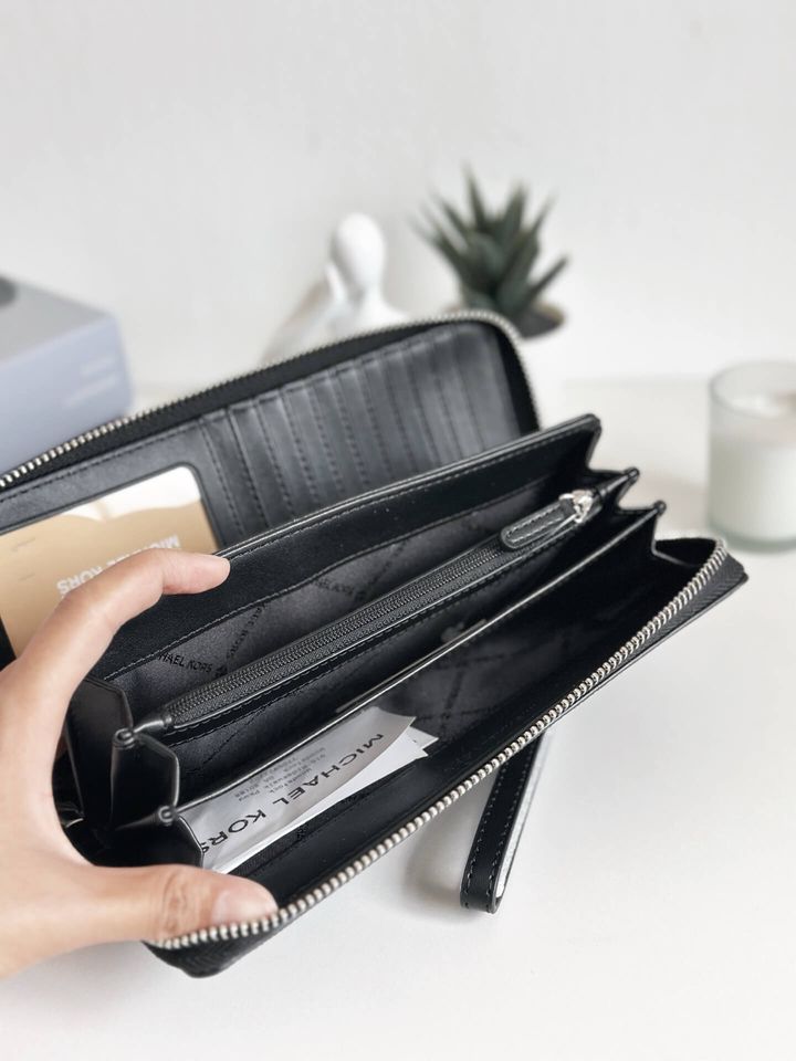 JuzBeauty_JuzBeautyMalaysia_JuzPretty_Authentic_Kbeauty_Malaysia_Skin_Care_Cosmetics_Jbeauty_Health_Care_korean_streetwear_US_Luxury_MICHAEL KORS 35H8STVT3B Jet Set Travel Large Signature Logo Continental Wallet 女款长钱包2